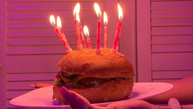 Hamburger ile doğum günü kutlanır mı?