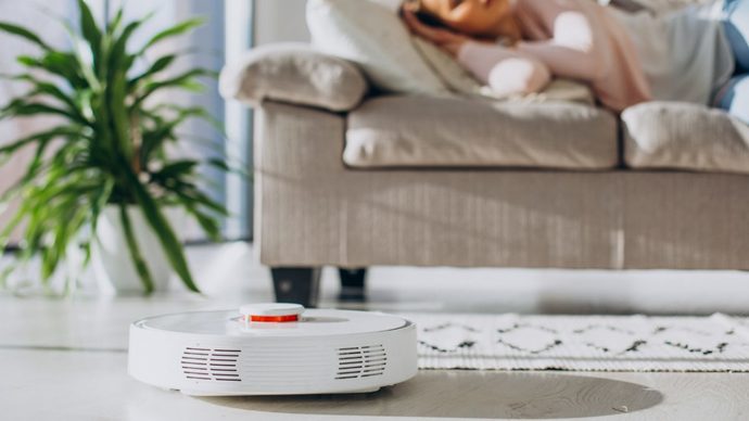 Robot süpürge kalın halılarda da iyi temizlik yapabiliyor mu?