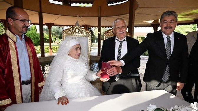 Huzurevinde kalan 79 yaşındaki kadınla, 77 yaşındaki adam evlendi! Evliliğe dair umudumun oluşması normal mi?