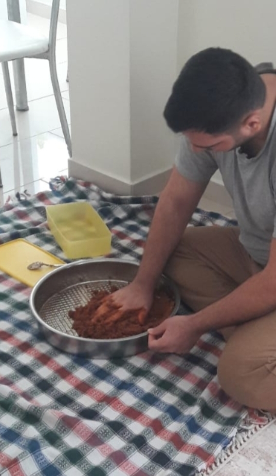 Sitede ellerimle çiğ köfte yedirmek istediğim biri var. Soruma gelirse açılayım mı 🥹 Sizin var mı yedirmek istediğiniz biri?
