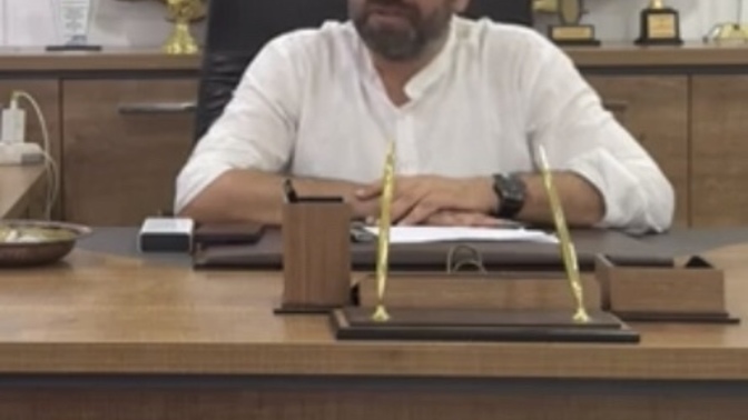 Sizce böyle bir hocaya aşık  olur musunuz?
