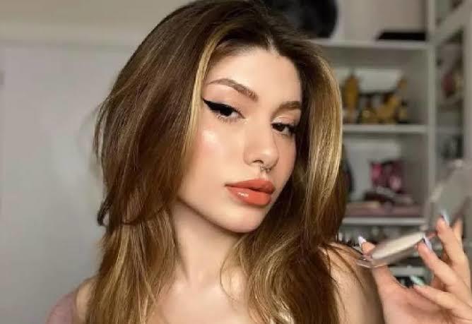 Cilt sırrını öğrenmek istediğiniz bir ünlü ya influencer var mı?