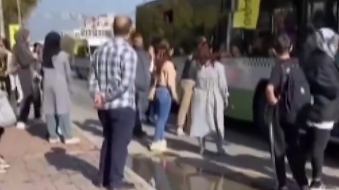 Bursa'da "psikolojim bozuldu"diyen şoför, yolcuları araçtan indirdi! Toplum olarak ruh sağlığına önem veriyor muyuz?