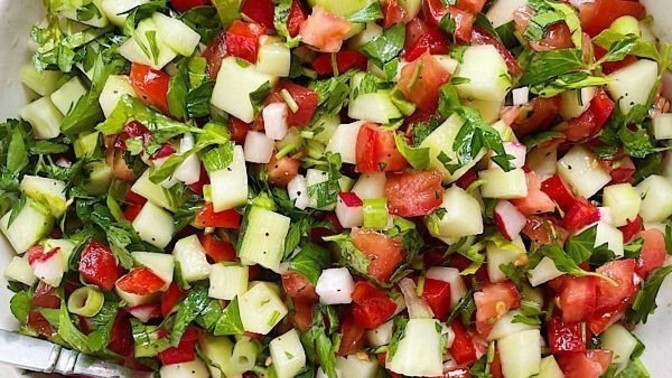 Sadece salata ile karnın doyuyor mu?