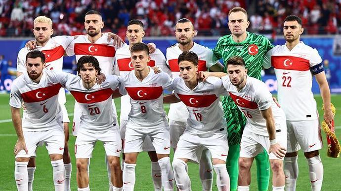 A Milli Futbol Takımının Karadağ ve İzlanda maçları aday kadrosu açıklandı. Sen olsan kadroyu nasıl kurardın?