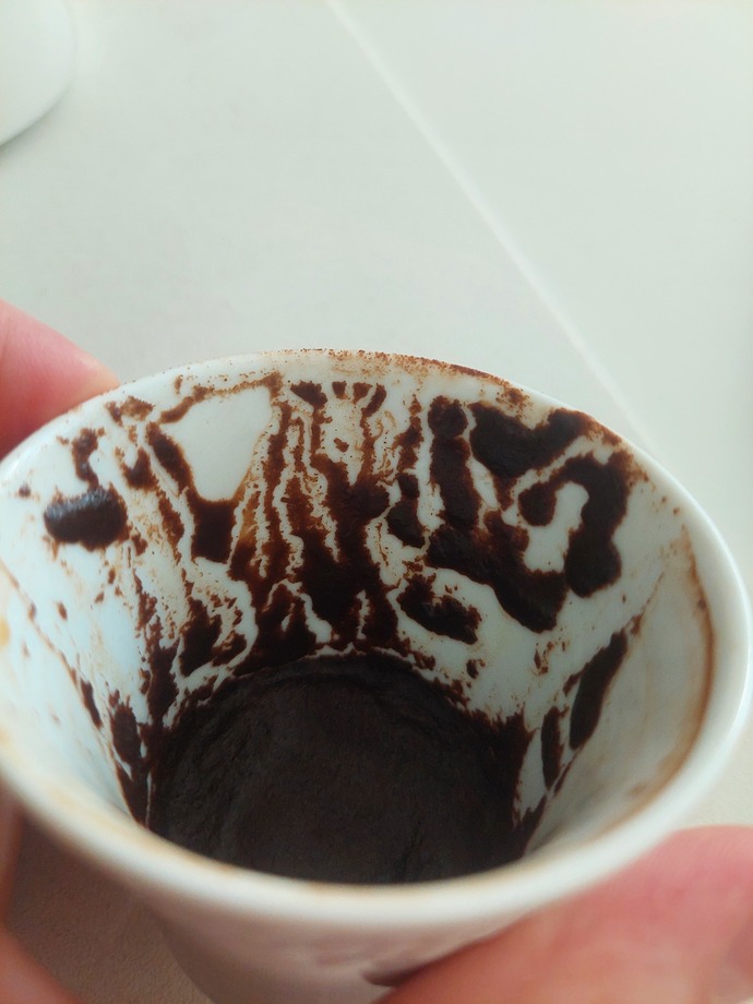 Kahve falıma bakabilecek biri var mı?