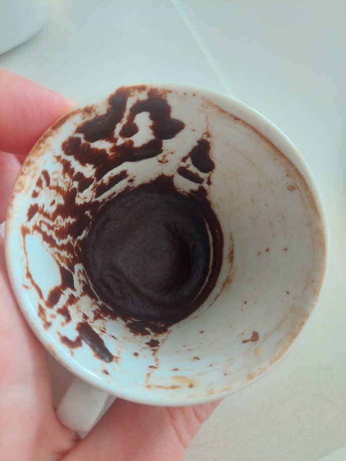 Kahve falıma bakabilecek biri var mı?
