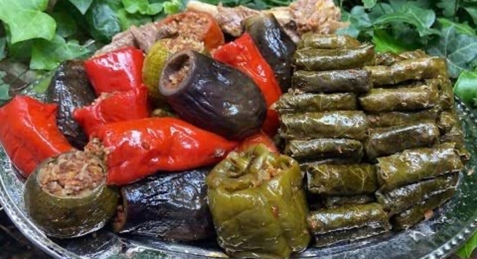 Dolma sarma seveniniz var mı?