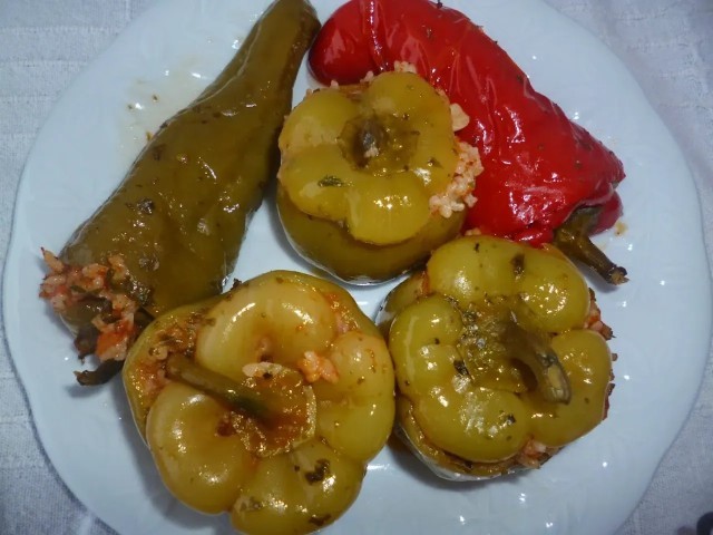 Dolma sarma seveniniz var mı?