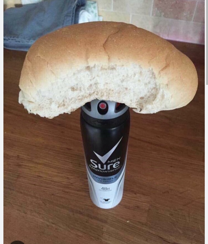 Herkese müjde 🤭ter kokusunu kesin önlüyor aynı zamanda besleyici özelliği olan Roll on deodorant buldum, alırım bi teşekkür 🤭🤭?