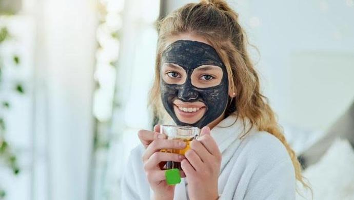 Yüzünüze maske yaparken rahatsız oluyor musunuz sizde?