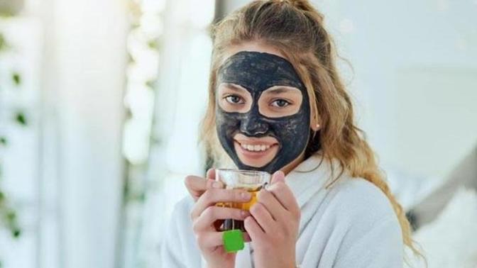 Yüzünüze maske yaparken rahatsız oluyor musunuz sizde?
