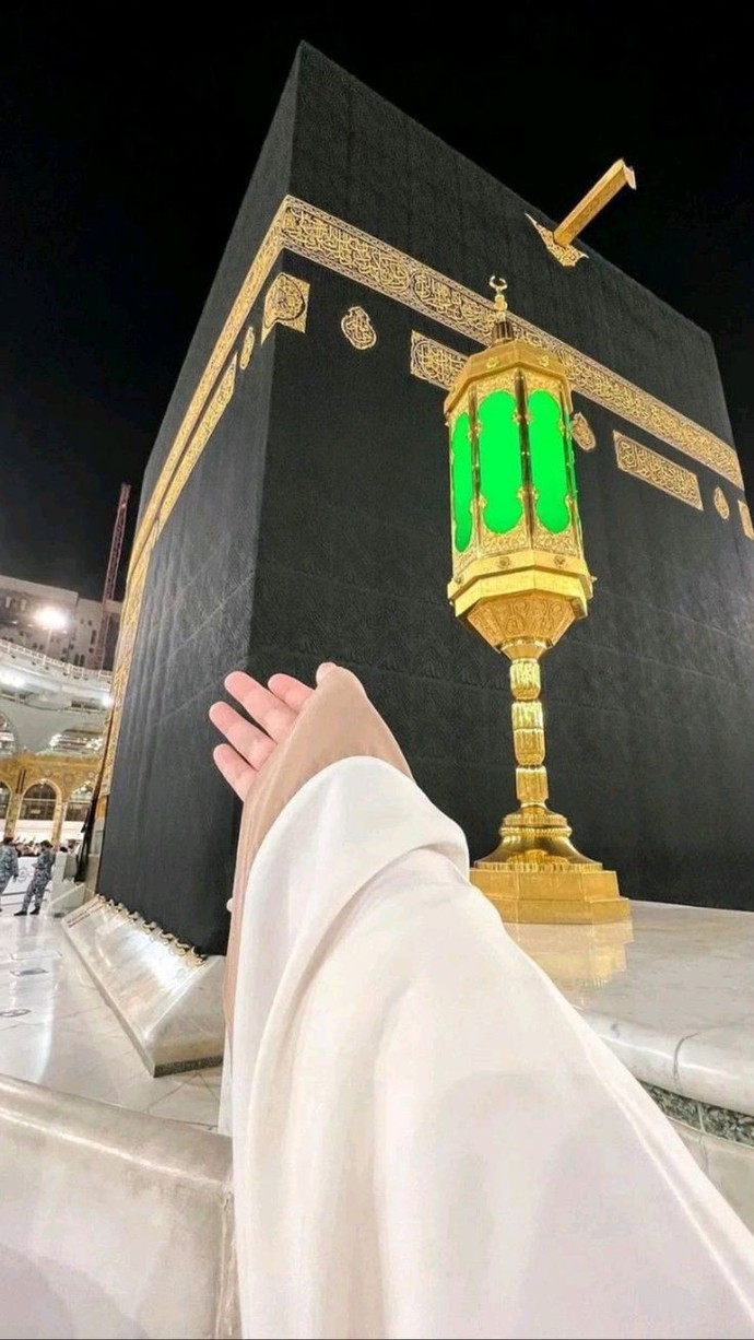 Kâbe, o kadar çok orada olmayı hayal ediyorumki Allahım nasip eylesin, hak etmeyen amaçlar güden insanlar neden orada?