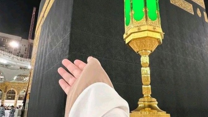 Kâbe, o kadar çok orada olmayı hayal ediyorumki Allah'ım nasip eylesin, hak etmeyen amaçlar güden insanlar neden orada?