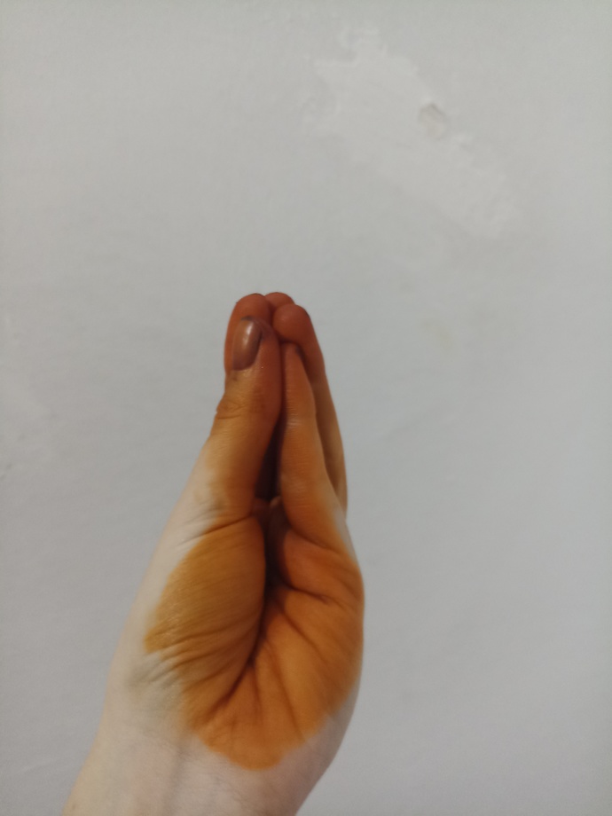 Ele kına yakmak itici mi sizce?