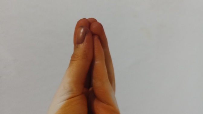 Ele kına yakmak itici mi sizce?