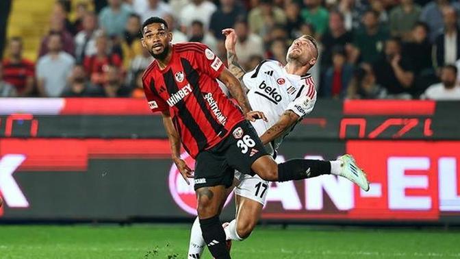 Gaziantep Fk 1- Beşiktaş 1... Kartal 90+4'te yediği golle çok kritik bir kayıp yaşadı! Maçı nasıl buldunuz?