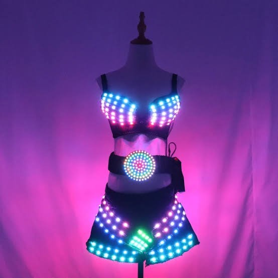 Renkli ışıklarla kaplı ledli, neonlu crop, bikini giyer miydiniz?