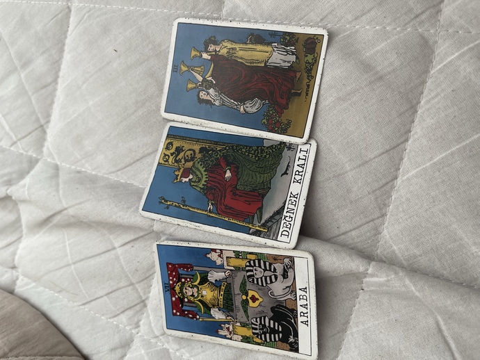 Tarot kartı bilen yazsın?