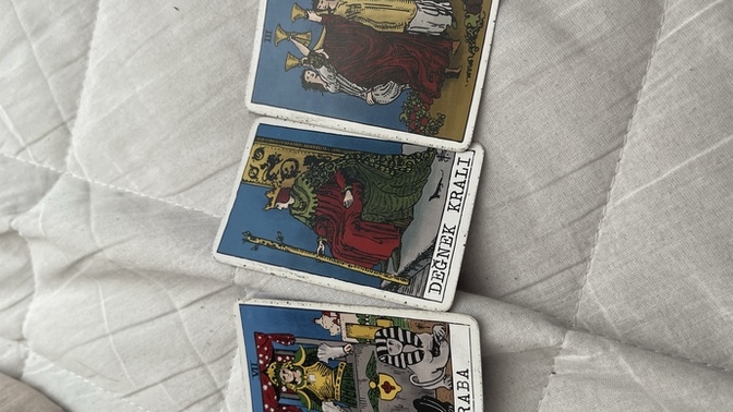 Tarot kartı bilen yazsın?