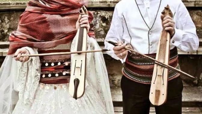 Karadeniz şarkıları sever, dinler misiniz?