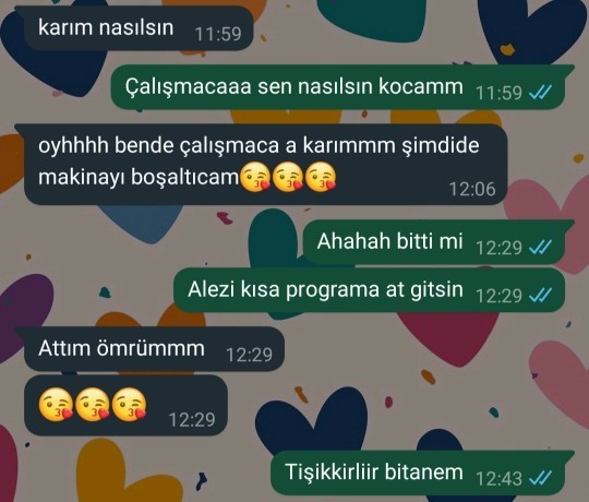 Evli çiftlerin gün içinde mesajlaşması gereksiz mi?