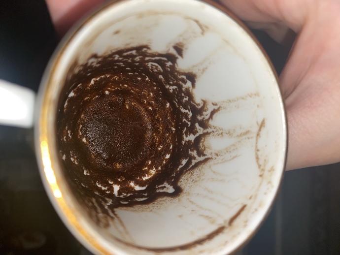 Fal bakmayı bilen fincanıma bakabilir mi lütfeeenn size dua ederim🥲🙏?