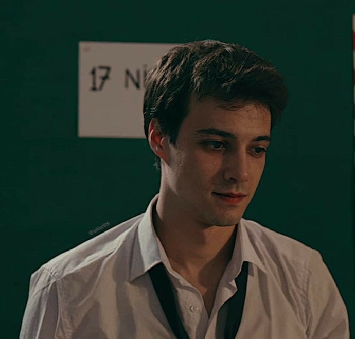 En sevdiğiniz liseli dizi veya film karakterleri kimler?