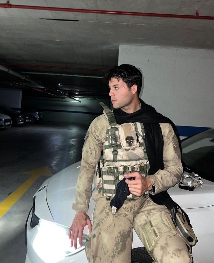 Asker erkekler kadınlar ilgisini daha çok mu çekiyor?
