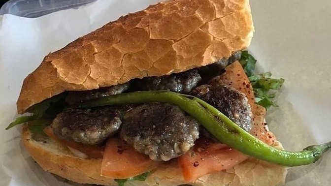 Kahvaltıda köfte ekmek yer misin?