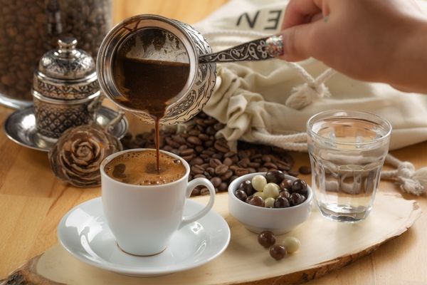 Düşmanınızı Hoş geldin, benden bir latte alır mısın? diye karşılayacak kadar iyi kalpli misiniz?