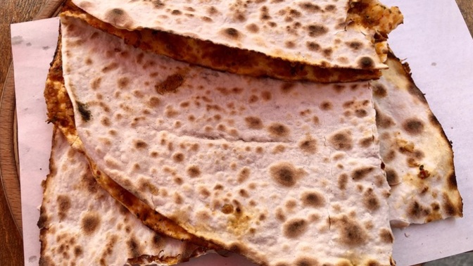 Tercihin? Monacoda ıstakoz 🦞 yemek mi, yoksa tarihi, samimi bir mekanda, taş fırından sıcak ve lezzetli çıkmış lahmacun mu?