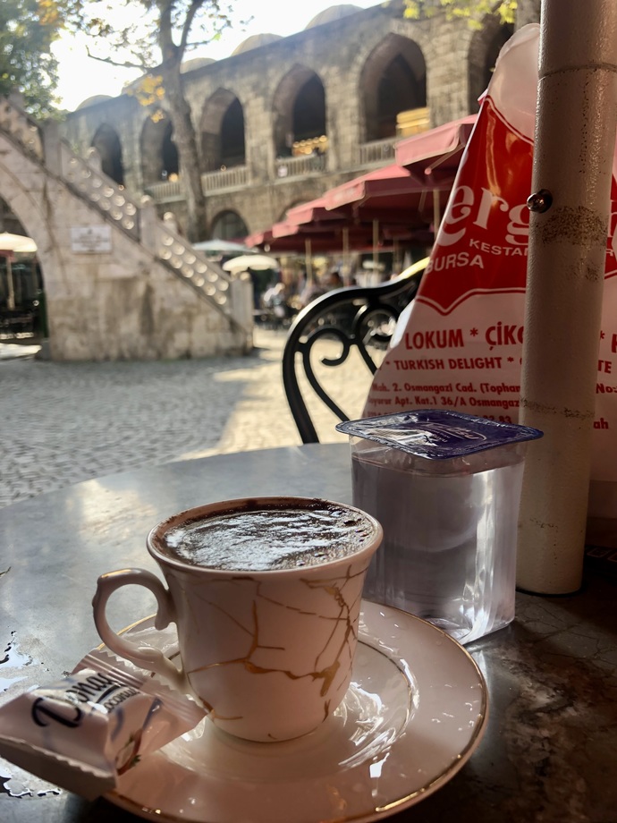 Hiç daha önce “Koza Han’da” kahve ☕️ içtiniz mi? Sever misiniz tarihi mekanlarda kahve içmeyi?
