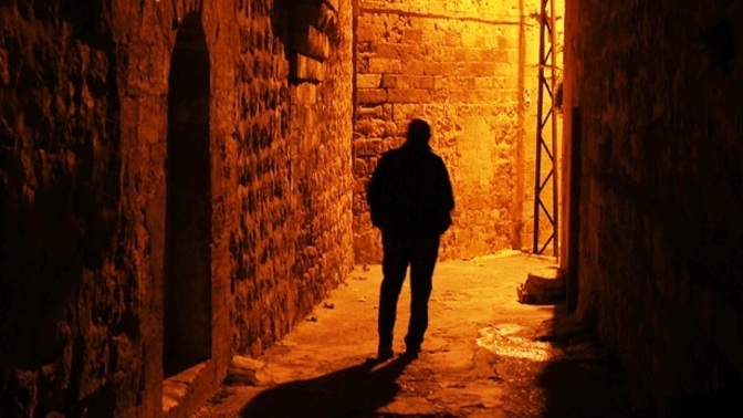 Kendini yalnızlığa mahkum etmek zeka belirtisi mi, delilik mi sizce?