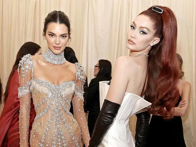 Gigi Hadid mi daha güzel Kendal Jenner mi?