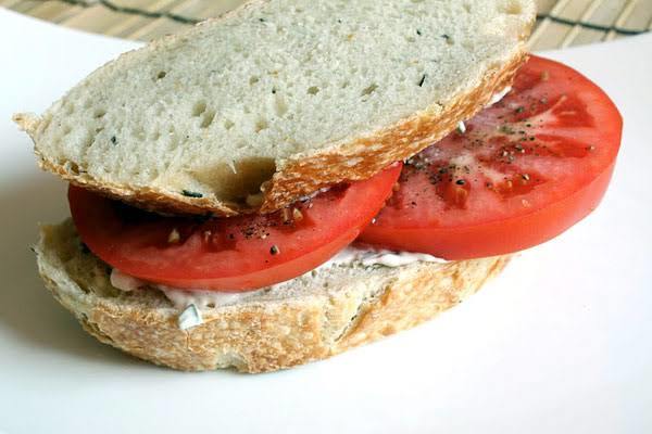 Acıkınca domates ekmek yer misiniz?