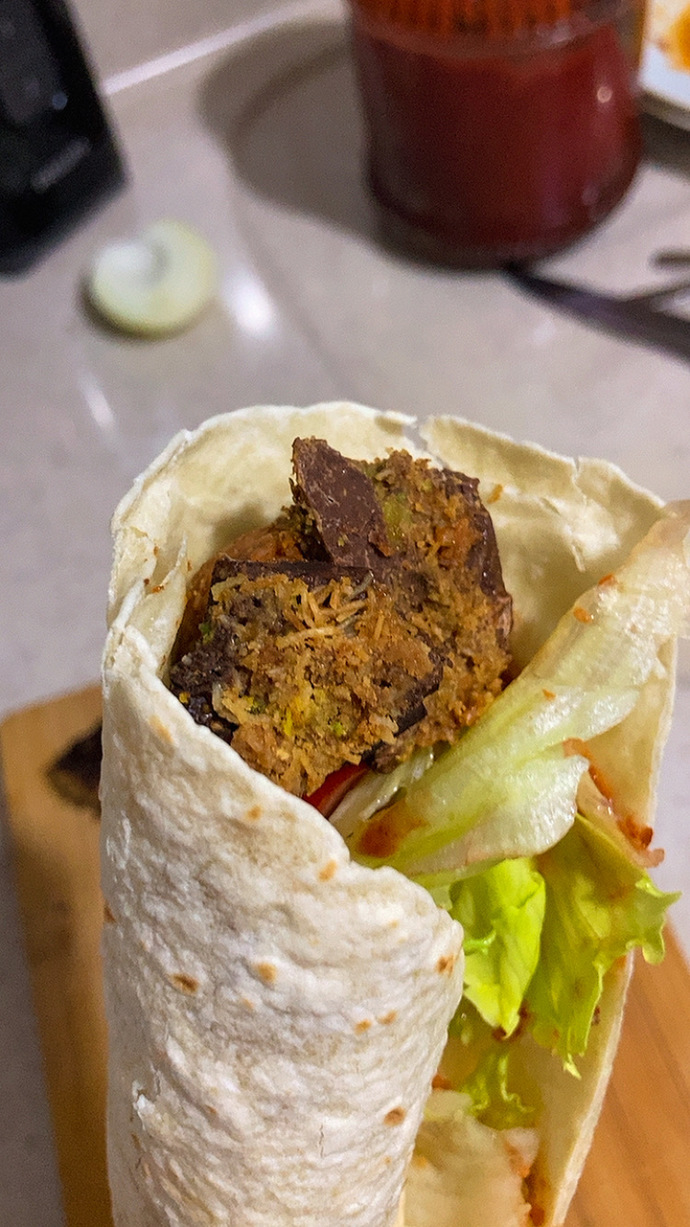 Çiğ köfte dürümün içine dubai çikolatası konur mu 🤔?