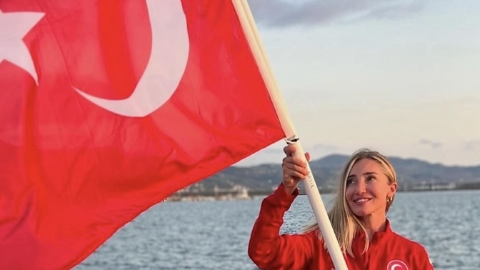 Şahika Ercümen, serbest dalışta bir Türkiye rekoru daha kırdı! Rekorunu, şiddet mağduru kadın ve çocuklara adadı. Ne düşünüyorsun?