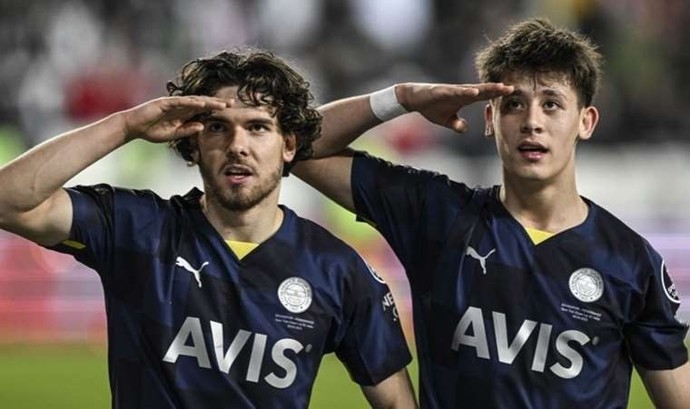 Uluslararası Spor Araştırmaları Merkezi en değerli 10 Türk futbolcuyu açıkladı. Senin favori futbolcun kim?