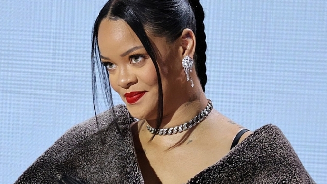 Rihanna dinler misiniz?