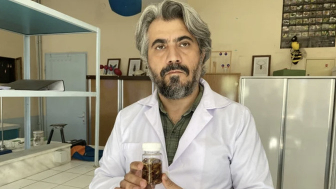 Konya’da bir profesör keşfettiği akrep türüne eşinin ismini verdi. Sence romantik bir jest mi?