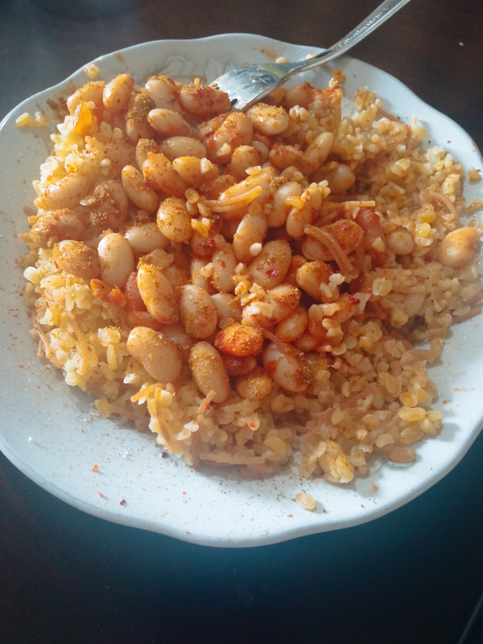 Kuru fasulyenin yanına pirinç pilavı mı bulgur pilavı mı daha çok yakışıyor?