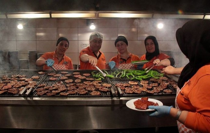 Halka kalite adında köfte & et pazarlayan firmanın aslında domuz eti sattığı ortaya çıktı dışarı da yemek yemek mantıklı mı?
