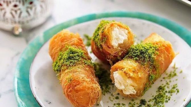 Size tatlı yiyelim tatlı konuşalım desem senin aklına ilk hangi tatlı gelir😄 ?