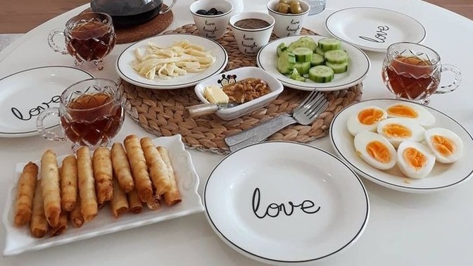 Televizyon karşısında yemek yer misiniz?