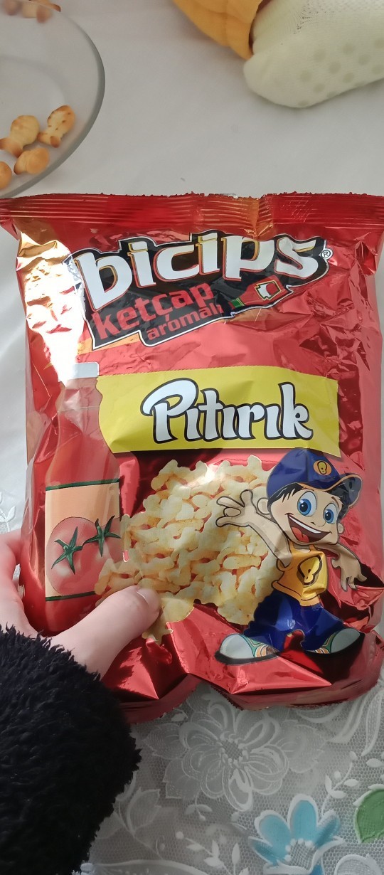 Pıtırık diye cips ismi olur mu size cipsimden vereyim mi?