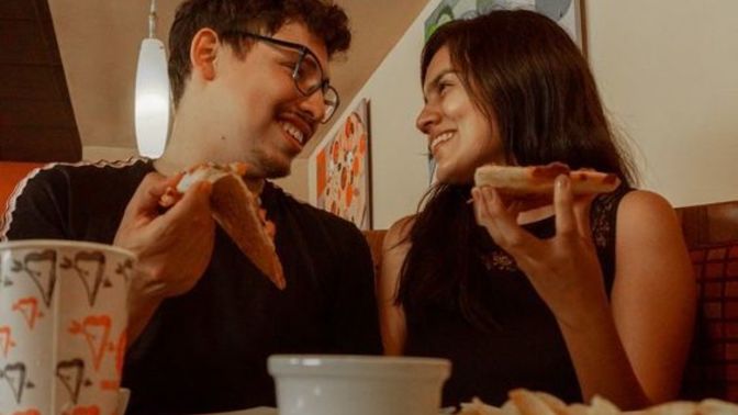 Seninle her akşam pizza yiyebilirdik! 🍕Yemek yapmayı bilmeyen kızdan olur mu? 
