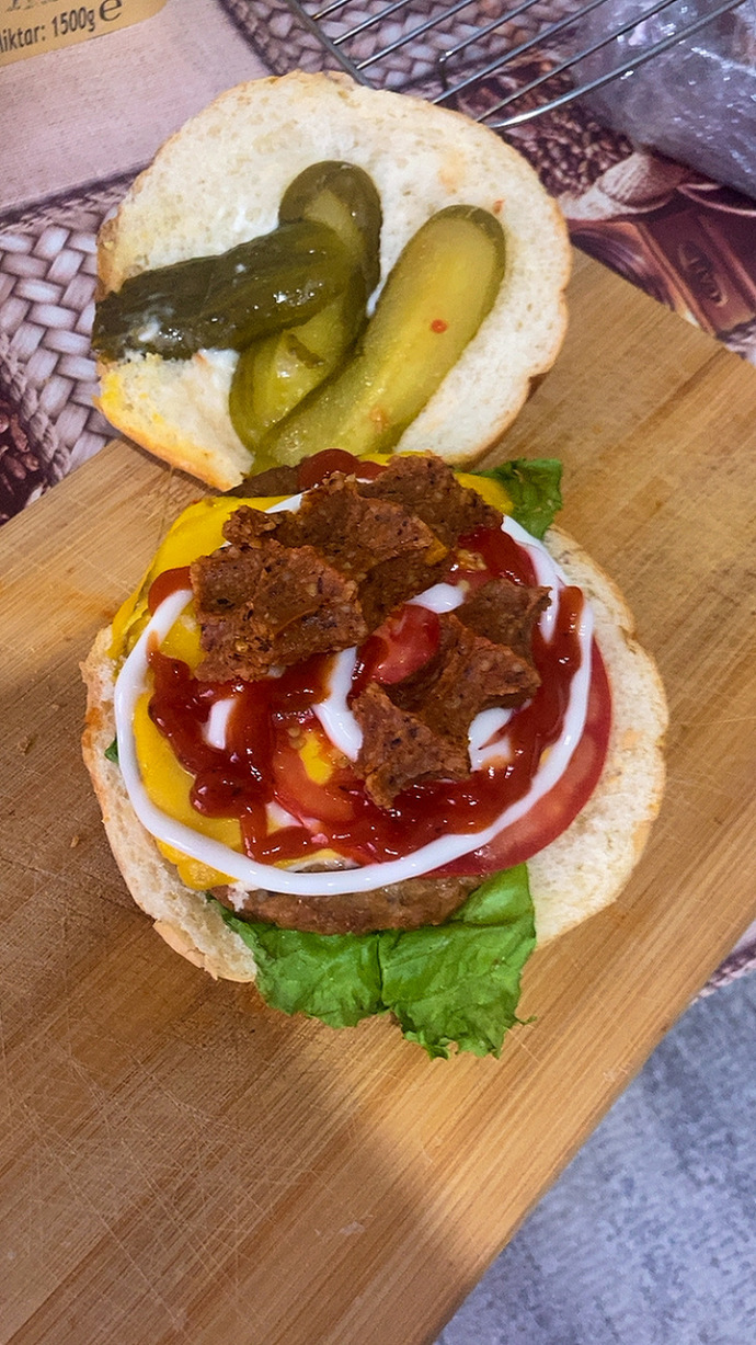 Hamburgerin içine çiğ köfte konur mu 🤔?