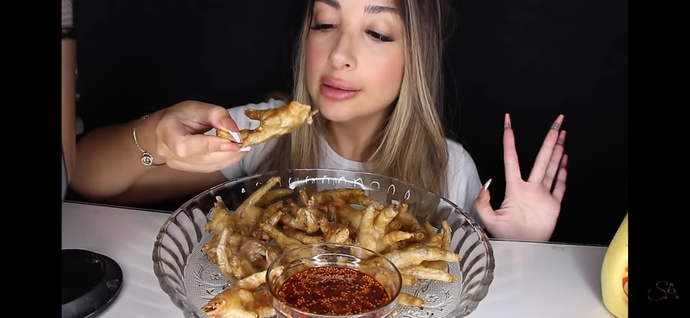 Tavuk ayağı yer misiniz?