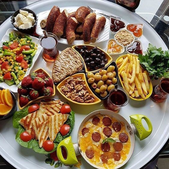 Kime böyle bir kahvaltı ısmarlamak isterdin?